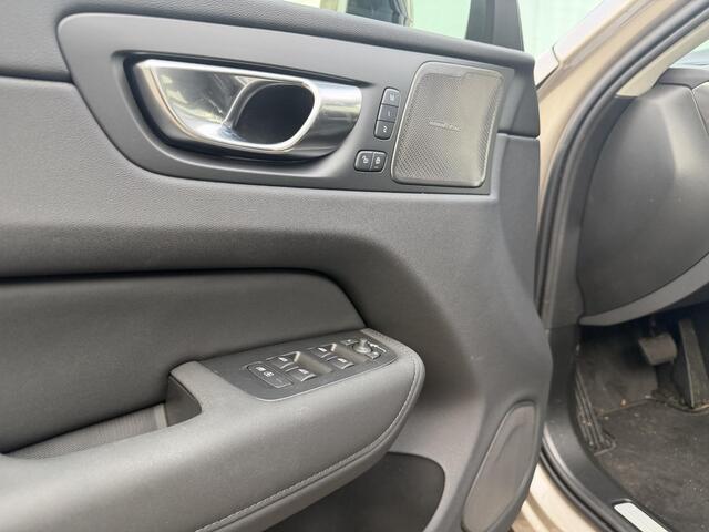 Volvo XC60 2.0 T8 Plug-in hybrid AWD Plus Dark