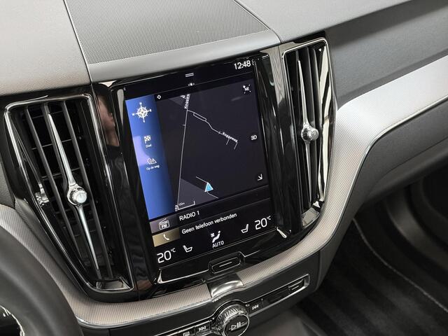 Volvo XC60 2.0 T8 Plug-in Hybrid AWD R-Design 392 PK - DEALER ONDERHOUDEN - 1 EIGENAAR - PANORAMADAK - LEER - STUUR EN STOELVERWARMING - PARKEERCAMERA