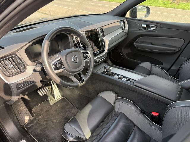 Volvo XC60 Recharge T6 AWD R-Design | Navigatie | Schuif-/Kanteldak | Head-Up Display | 360 Camera | Trekhaak | Adaptieve Cruise Control | Harman Kardon Audio | Stoel-/Stuurverwarming | Gelamineerd Glas Rondom | Park Assist | Memory | Elek. Stoelen | Zitverlenging |