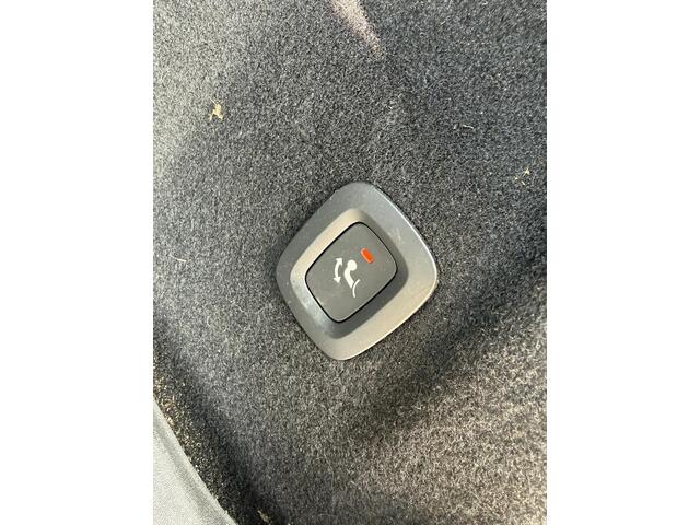 Volvo XC60 Recharge T6 AWD R-Design | Navigatie | Schuif-/Kanteldak | Head-Up Display | 360 Camera | Trekhaak | Adaptieve Cruise Control | Harman Kardon Audio | Stoel-/Stuurverwarming | Gelamineerd Glas Rondom | Park Assist | Memory | Elek. Stoelen | Zitverlenging |