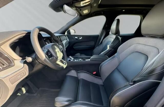 Volvo XC60 Plug-in Hybrid T6 AWD Plus Dark | Google | Long Range | Trekhaak | Panoramadak | Adaptieve Cruise Control | Standkachel | Stoel-/Stuurverwarming | Verwarmbare Voorruit | Verwarmbare Achterbank | Dodehoekdetectie| Actieve LED Koplampen | Zitverlenging | Ap