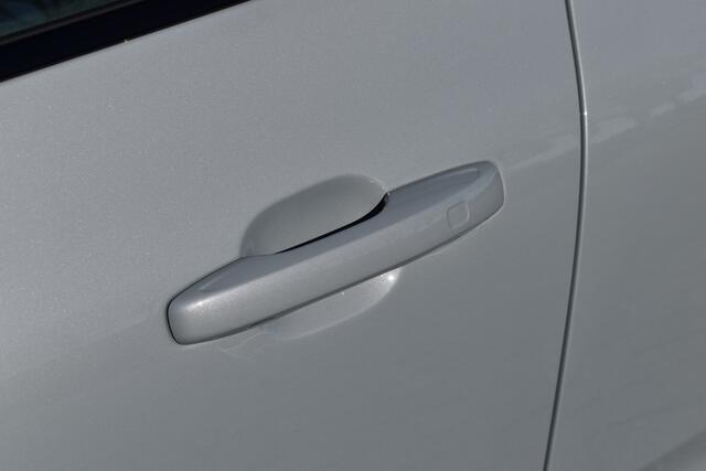 Volvo XC60 T6 AWD 350PK Plug-in Hybrid Ultimate Dark / Head-Up / Trekhaak / Blis / 360 Camera / Schuif/kanteldak /