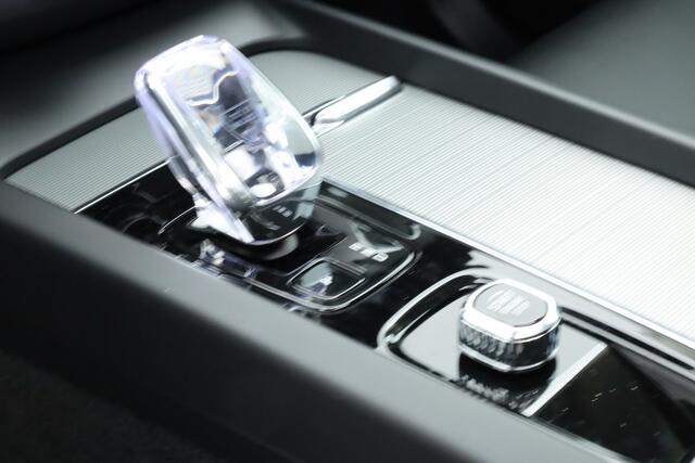 Volvo XC60 2.0 T6 Plug-in hybrid AWD Plus Dark | Pano | Pilot Assist | Head-up | 360cam | Keyless | Harman Kardon | Stoel- Stuurverw. |