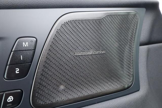 Volvo XC60 2.0 T6 Plug-in hybrid AWD Plus Dark | Pano | Pilot Assist | Head-up | 360cam | Keyless | Harman Kardon | Stoel- Stuurverw. |