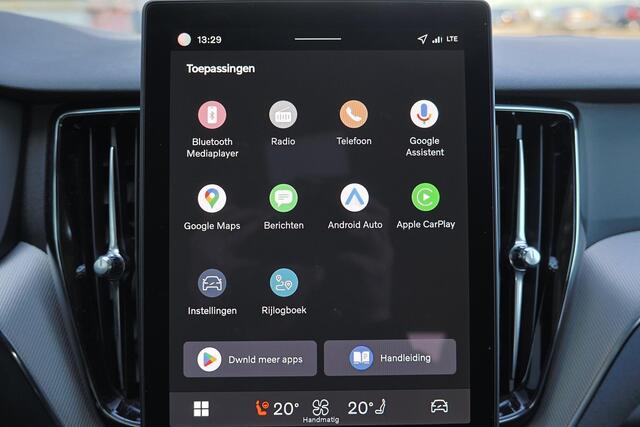Volvo XC60 T6 Recharge AWD Core - IntelliSafe Assist & Surround - Parkeercamera achter - Verwarmde voorstoelen, stuur & achterbank - Parkeersensoren voor & achter - Draadloze tel. lader - Extra getint glas - 18' LMV