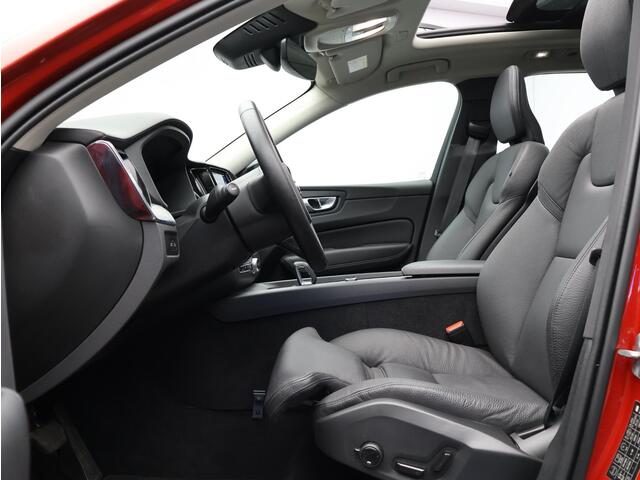 Volvo XC60 T6 350PK Plug-in hybrid AWD Ultimate Dark / Bowers & Wilkins / Luchtvering / Trekhaak / Head Up / Panoramisch Dak / Adaptieve Full Led / 360gr Camera /