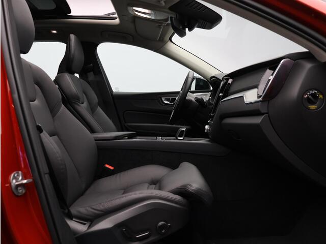 Volvo XC60 T6 350PK Plug-in hybrid AWD Ultimate Dark / Bowers & Wilkins / Luchtvering / Trekhaak / Head Up / Panoramisch Dak / Adaptieve Full Led / 360gr Camera /