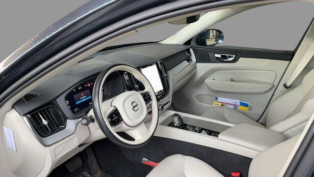 Volvo XC60 2.0 T6 Plug-in hybrid AWD Essential Edition Bright | NL-Auto | Panoramisch Schuif/Kanteldak | Stoel/Stuurverwarming | Google | Climate Control | Leder |