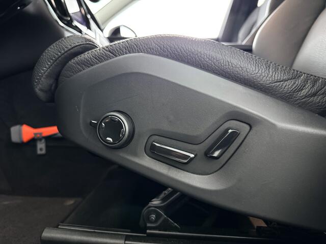 Volvo XC60 T6 Plug-in hybrid AWD Plus Dark | SOH 100% | Panoramadak | 360° camera | Stoel- en Stuurverwarming | Trekhaak