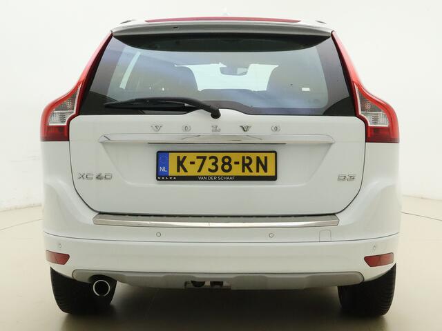 Volvo XC60 D3 150pk Polar+ / Lederen bekleding / Stoelverwarming / Elektr. verstelbare stoel / Trekhaak / All-season banden /
