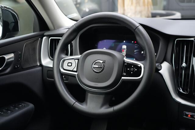 Volvo XC60 2.0 T8 Plug-in hybrid AWD Plus Dark 455pk Panoramadak/HarmanKardon/360Camera