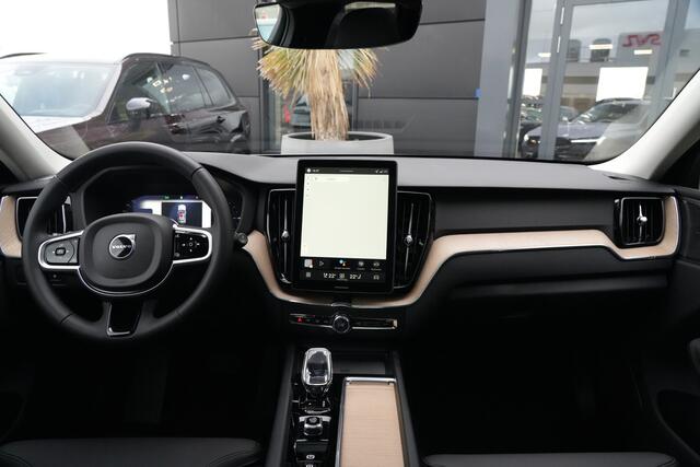 Volvo XC60 2.0 T8 FACELIFT Plug-in hybrid AWD Plus Dark 455pk Panoramadak/HarmanKardon/Trekhaak
