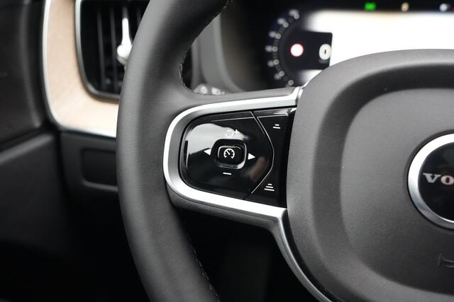 Volvo XC60 2.0 T8 FACELIFT Plug-in hybrid AWD Plus Dark 455pk Panoramadak/HarmanKardon/Trekhaak