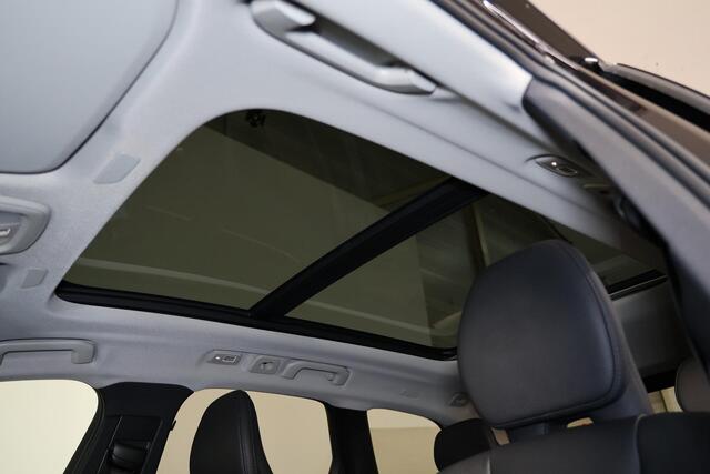 Volvo XC60 T6 Recharge AWD Ultra Bright - Panorama/schuifdak - IntelliSafe Assist & Surround - 360º Camera - Harman/Kardon audio - Adaptieve LED koplampen - Verwarmde voorstoelen, stuur & achterbank - Parkeersensoren voor & achter - Elektr. bedienb. voorstoelen met 