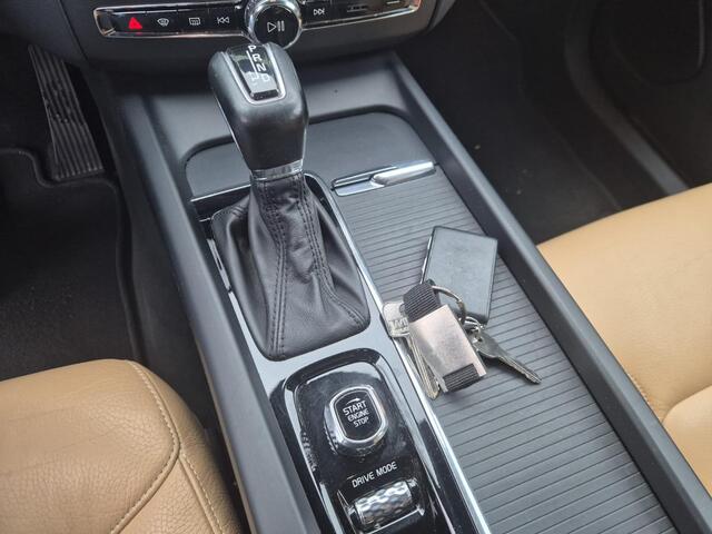 Volvo XC60 2.0 T5 Momentum | Trekhaak | Stoelverwarming | Adaptieve cruise | DAB | BLIS | Parkeer camera | Apple carplay/android auto | Volvo on Call | Leder | Pilot assist |