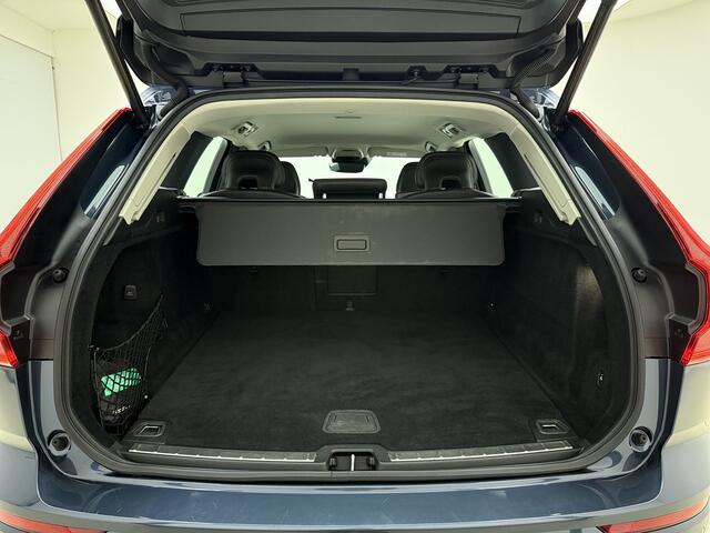 Volvo XC60 T5 252pk Momentum Pro / BLIS / Park assist camera / Pilot assist / Trekhaak / Stoelverwarming / Apple carplay /