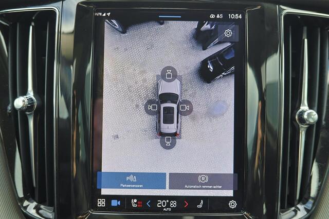 Volvo XC60 T6 Recharge AWD Plus Dark - Panorama/schuifdak - IntelliSafe Assist & Surround - 360º Camera - Verwarmde voorstoelen, stuur & achterbank - Parkeersensoren voor & achter - Elektr. bedienb. voorstoelen met geheugen - Draadloze tel. lader - Elektr. inklapbar