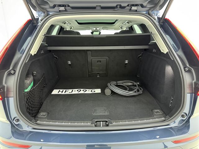 Volvo XC60 T8 455pk AWD Ultra Dark / Luchtvering / 21'' / El. Trekhaak / 360 Camera / Head-Up / Panoramadak / El. Stoelen / Lederen Dashboard / Full-LED /