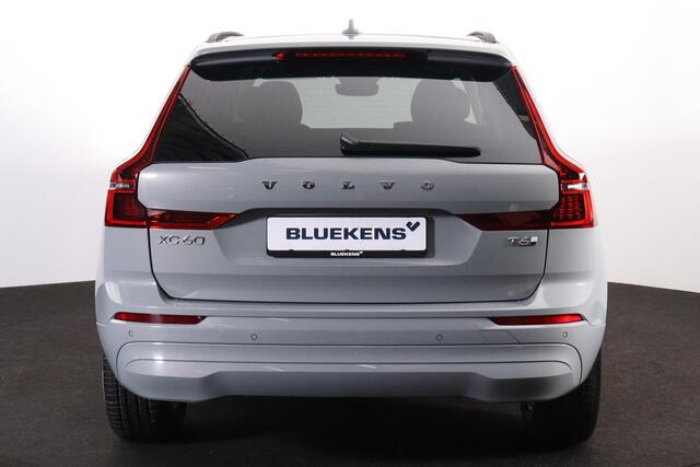 Volvo XC60 T6 Recharge AWD Core Bright - IntelliSafe Assist & Surround - Parkeercamera achter - Verwarmde voorstoelen, stuur & achterbank - Parkeersensoren voor & achter - Draadloze tel. lader - High Performance audio - Extra getint glas - 18' LMV
