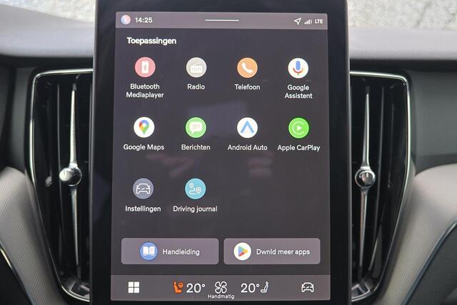 Volvo XC60 T6 Recharge AWD Core Bright - IntelliSafe Assist & Surround - Parkeercamera achter - Verwarmde voorstoelen, stuur & achterbank - Parkeersensoren voor & achter - Draadloze tel. lader - High Performance audio - Extra getint glas - 18' LMV