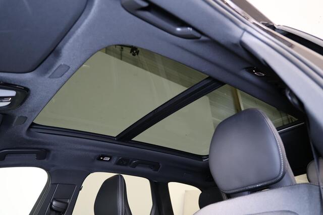 Volvo XC60 T6 Recharge AWD Plus Black Edition - Luchtvering - Panorama/schuifdak - IntelliSafe Assist & Surround - 360º Camera - Harman/Kardon audio - Adaptieve LED koplampen - Verwarmde voorstoelen, stuur & achterbank - Parkeersensoren voor & achter - Elektr. bedie
