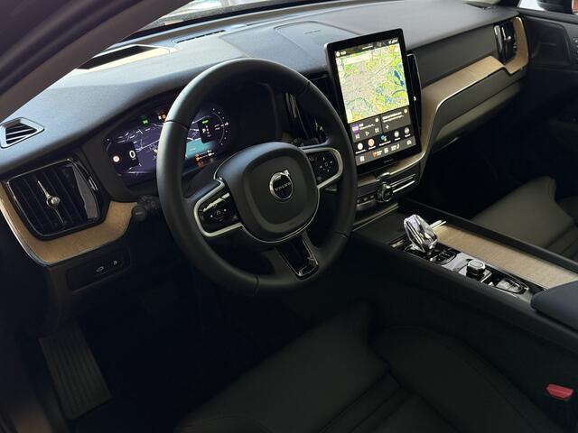 Volvo XC60 2.0 T6 AWD ULTRA DARK NW MODEL ELEK.TREKHAAK HARMAN KARDON HEADUP 360.CAM LEER SCHUIFDAK PHEV Plug in Hybrid ? Top Auto's Wijchen , Altijd een Ruim aanbod van Volvo's i BUSINESS / CORE / BRIGHT / DARK / ULTRA DARK / PLUS DARK / BLACK EDITION / ESSENTIA