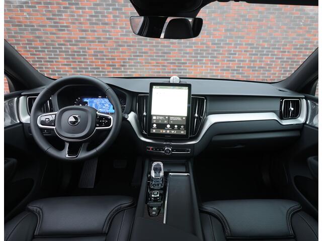 Volvo XC60 T8 AWD Ultra Black Edition | Pano - Trekhaak - HUD
