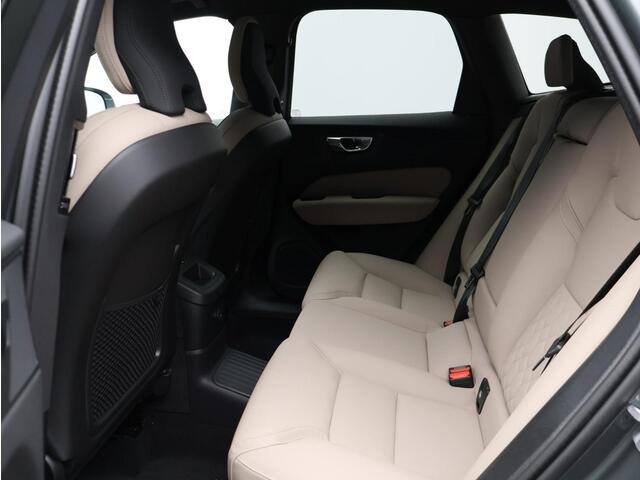 Volvo XC60 2.0 T6 Plug-in hybrid AWD Ultra Bright / Luchtvering / Panoramadak / 360 Camera / Head-Up Display / Getint Glas / Harman Kardon / Elektrische Stoelen / BLIS /