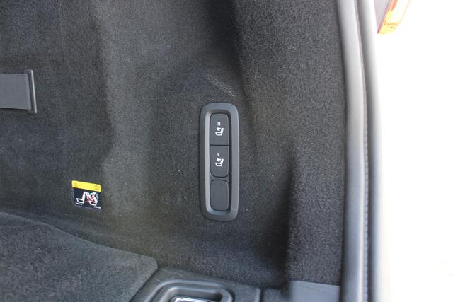 Volvo XC60 T8 Automaat Twin Engine AWD Inscription | Schuif/kanteldak | Keyless | Privacy Glas | Verw. Voorstoelen | AppleCarplay | 19" LMV |