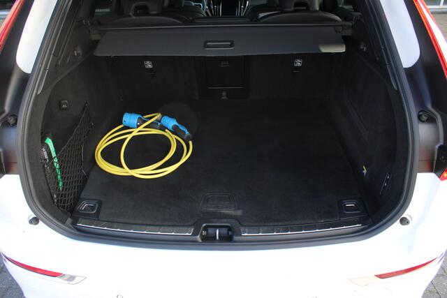 Volvo XC60 T8 Automaat Twin Engine AWD Inscription | Schuif/kanteldak | Keyless | Privacy Glas | Verw. Voorstoelen | AppleCarplay | 19" LMV |