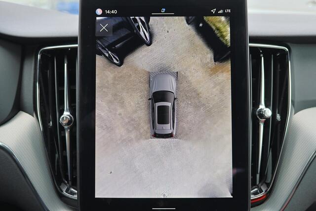 Volvo XC60 T6 Recharge AWD Plus Black Edition - Panorama/schuifdak - IntelliSafe Assist & Surround - 360º Camera - Harman/Kardon audio - Adaptieve LED koplampen - Verwarmde voorstoelen, stuur & achterbank - Parkeersensoren voor & achter - Elektr. bedienb. voorstoele