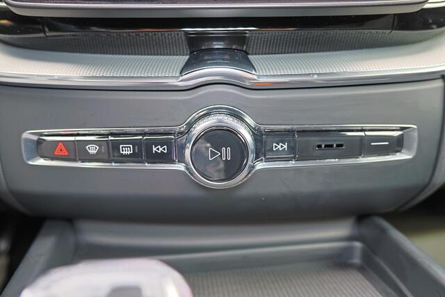 Volvo XC60 T6 Recharge AWD Plus Black Edition - Panorama/schuifdak - IntelliSafe Assist & Surround - 360º Camera - Harman/Kardon audio - Adaptieve LED koplampen - Verwarmde voorstoelen, stuur & achterbank - Parkeersensoren voor & achter - Elektr. bedienb. voorstoele