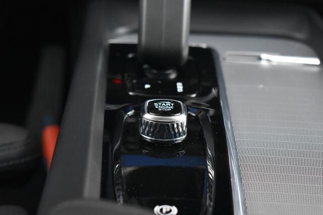 Volvo XC60 T6 350PK Plug-in hybrid AWD Ultra Dark | Trekhaak | 360 Camera |