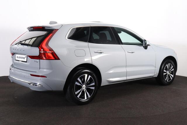Volvo XC60 T6 Recharge AWD Core Bright - Panorama/schuifdak - IntelliSafe Assist & Surround - Adaptieve LED koplampen - Parkeercamera achter - Verwarmde voorstoelen, stuur & achterbank - Parkeersensoren voor & achter - Draadloze tel. lader - Extra getint glas - 18' 