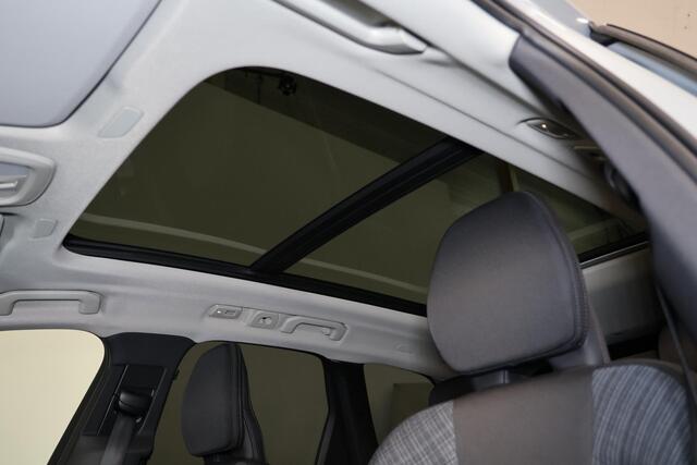 Volvo XC60 T6 Recharge AWD Core Bright - Panorama/schuifdak - IntelliSafe Assist & Surround - Adaptieve LED koplampen - Parkeercamera achter - Verwarmde voorstoelen, stuur & achterbank - Parkeersensoren voor & achter - Draadloze tel. lader - Extra getint glas - 18' 