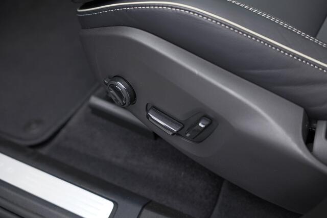 Volvo XC60 2.0 T6 Plug-in hybrid AWD Ultra Black Edition |Pano|H&K|360cam|Memory|