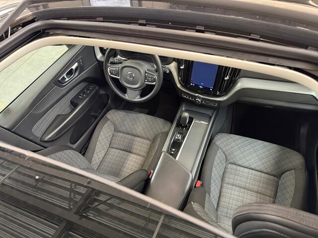 Volvo XC60 2.0 T6 Plug-in hybrid AWD Essential Bright I Panoramadak I Elek. Stoelen I Camera I Navi