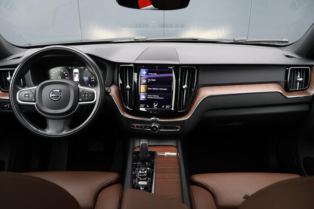 Volvo XC60 2.0 Recharge T6 AWD Leer | Panoramadak | Stoel-/ Stuurverwarming | Apple Carplay / Android Auto