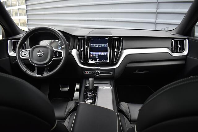 Volvo XC60 2.0 Recharge T8 AWD R-Design | Panorama | Elek. Trekhaak | Stoelverwarming voor + achter | Stuurverwarming |
