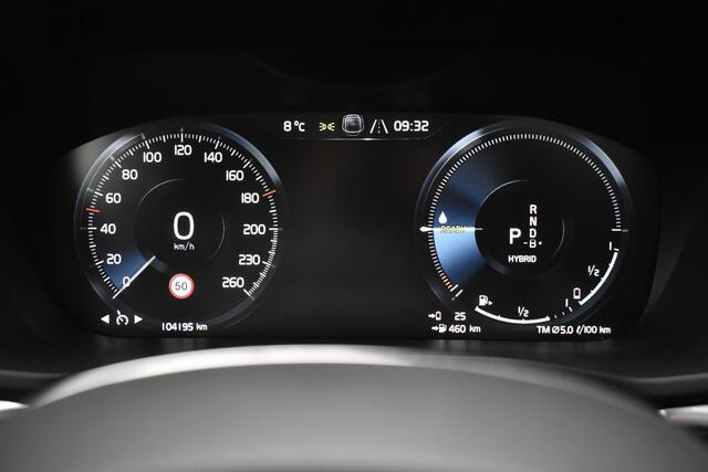 Volvo XC60 2.0 Recharge T8 AWD R-Design | Panorama | Elek. Trekhaak | Stoelverwarming voor + achter | Stuurverwarming |