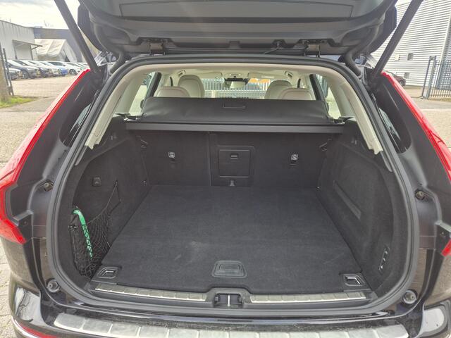 Volvo XC60 2.0 T8 Twin Engine AWD Inscription Luchtvering/Trekhaak/Panodak etc.