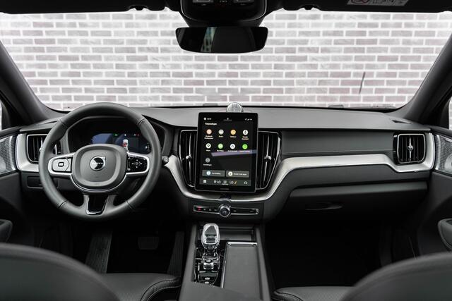 Volvo XC60 T8 Plug-in hybrid AWD Ultra Dark Executive Edition | Luchtvering | 22" | Gelamineerd Glas | Bowers & Wilkins | Stoelmassage & Ventilatie | MY '27 |