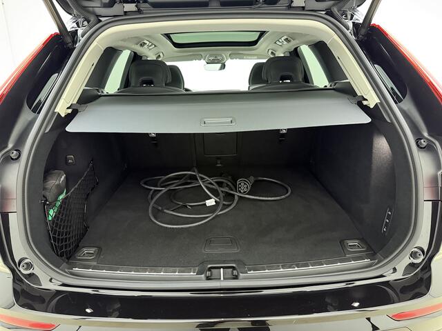 Volvo XC60 T8 Plug-in hybrid AWD Ultra Dark | 360 | Trekhaak | Luchtvering | Stoel & Stuur verwarming | H&K Audio |