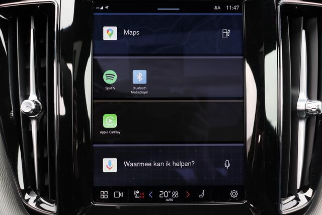 Volvo XC60 Recharge T6 AWD Plus Dark - LONG RANGE - Panorama/schuifdak - IntelliSafe Assist - Harman/Kardon audio - Adaptieve LED koplampen - Parkeercamera achter - Verwarmde voorstoelen, stuur & achterbank - Parkeersensoren voor & achter - Elektr. bedienb. voorstoe