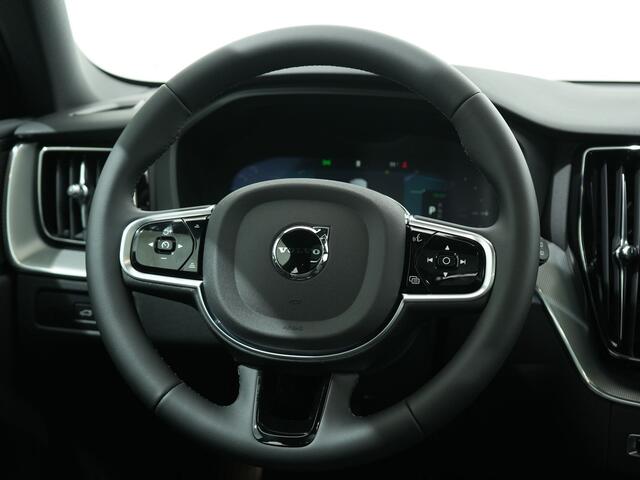Volvo XC60 2.0 T6 RECHARGE 350PK AWD PLUS BLACK EDITION AUT8 | Trekhaak | 360 camera | Pilot Assist | Light Pack