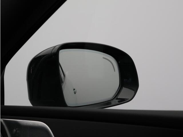 Volvo XC60 2.0 T8 Plug-in hybrid AWD Ultra Dark Automaat / Panoramadak / Bowers & Wilkins audio / 21" velgen / Trekhaak / Gelaagde ramen / Privacy Glass / 360* camera