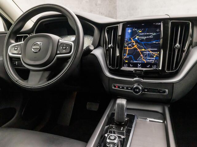 Volvo XC60 2.0 B5 AWD Inscription Sport 251Pk Automaat (APPLE CARPLAY, GROOT NAVI, STUUR/STOELVERWARMING, MEMORY SEATS, LEDER, CAMERA, ADAPTIVE CRUISE, TREKHAAK ELEKTRISCH, KEYLESS, NIEUWE APK, NIEUWSTAAT)