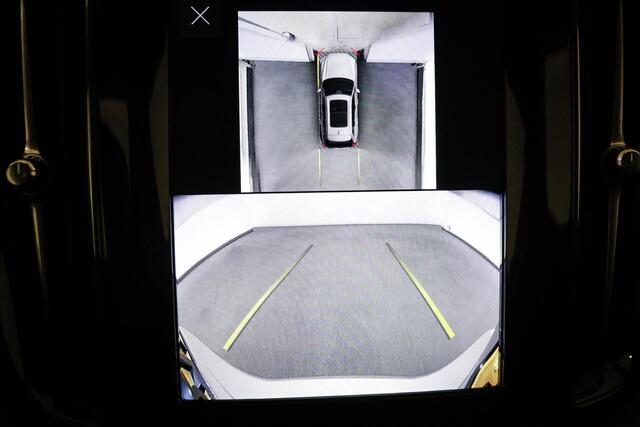 Volvo XC60 2.0 T6 Plug-in hybrid AWD Plus Dark SOH 97% | PANORAMADAK | STUURVERWARMING | 360 CAMERA | TREKHAAK