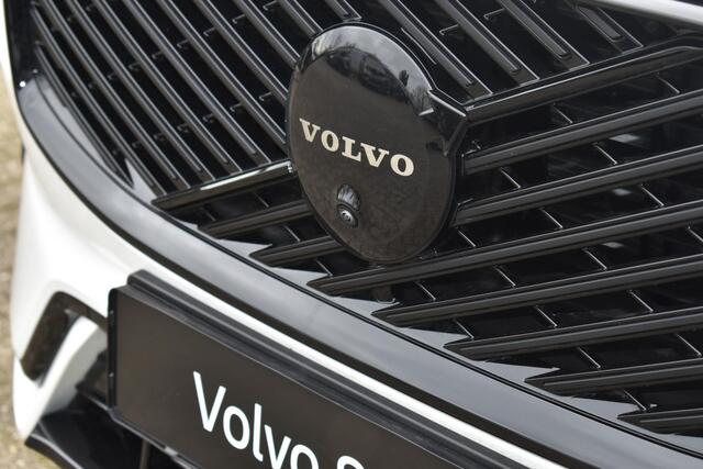 Volvo XC60 T6 Plug-in hybrid AWD Plus Black Edition | Panoramadak | Verwarmbare voorstoelen en achterbank | 360 graden camera | Premium audio by Harman Kardon | Elektrische achterklep | Adaptieve cruise control | BLIS | Head Up Display | Volvo Guard Alarm | Google N