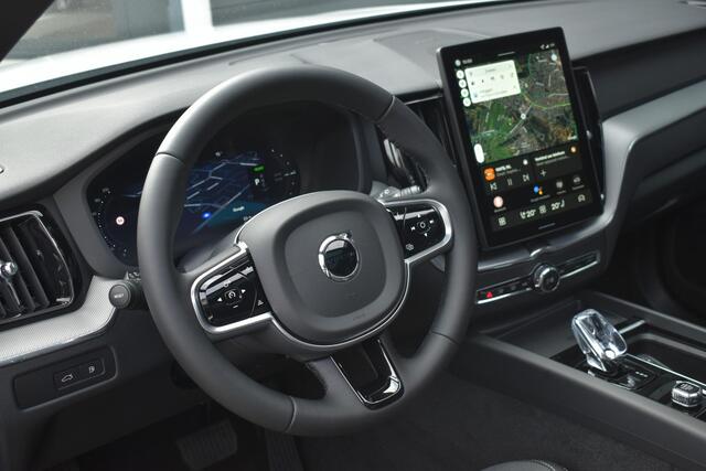 Volvo XC60 T6 Plug-in hybrid AWD Plus Black Edition | Panoramadak | Verwarmbare voorstoelen en achterbank | 360 graden camera | Premium audio by Harman Kardon | Elektrische achterklep | Adaptieve cruise control | BLIS | Head Up Display | Volvo Guard Alarm | Google N